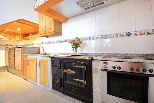 Konyha, GALIHOST - A Casa de Rosa in Ribadumia Konyha, GALIHOST - A Casa de Rosa in Ribadumia