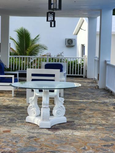 Bella Villa room with large pool and close to beach in Las Galeras Bella Villa room with large pool and close to beach in Las Galeras