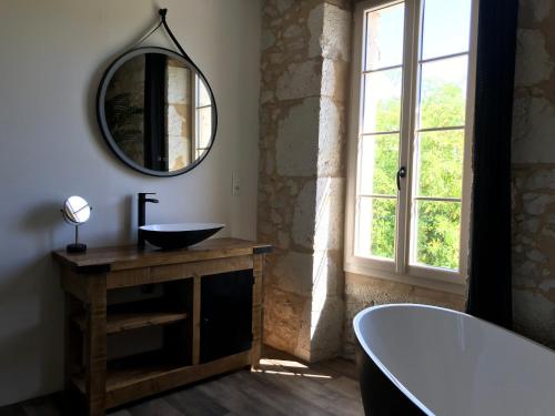 Bathroom, Logis de Chaumiac in Bouniagues Bathroom, Logis de Chaumiac in Bouniagues