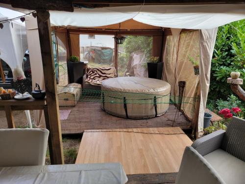 熱水浴缸, LA CABANE, petite chambre agréable chez l'habitant, maison toute en bois (LA CABANE, petite chambre agreable chez l'habitant, maison toute en bois) in 瓦爾代布洛爾 熱水浴缸, LA CABANE, petite chambre agréable chez l'habitant, maison toute en bois (LA CABANE, petite chambre agreable chez l'habitant, maison toute en bois) in 瓦爾代布洛爾