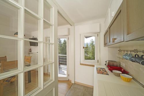 Kitchen, Apartment super panoramic view Campiglio in Campo Carlo Magno Kitchen, Apartment super panoramic view Campiglio in Campo Carlo Magno