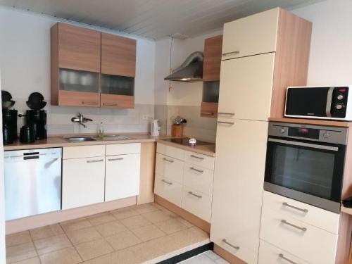 Ferienhaus in Kövenig mit Garten und Grill (Ferienhaus in Kovenig mit Garten und Grill) in คอฟ Ferienhaus in Kövenig mit Garten und Grill (Ferienhaus in Kovenig mit Garten und Grill) in คอฟ