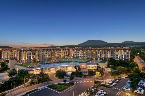 Exterior view, Jeju Shinhwa World Landing Resort in Jungmun Exterior view, Jeju Shinhwa World Landing Resort in Jungmun