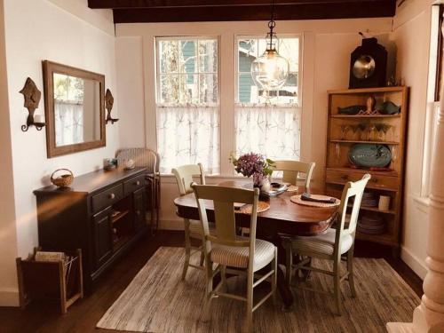 المرافق, Compass Rose in Boothbay Harbor المرافق, Compass Rose in Boothbay Harbor