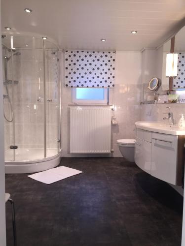 Zuhanyzó, Ferienhaus Mandelblüte (Ferienhaus Mandelblute) in Klingenmunster Zuhanyzó, Ferienhaus Mandelblüte (Ferienhaus Mandelblute) in Klingenmunster