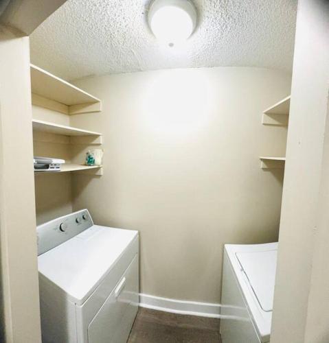 Cozy home with BBQ -5 min Braves in Smyrna (GA) Cozy home with BBQ -5 min Braves in Smyrna (GA)