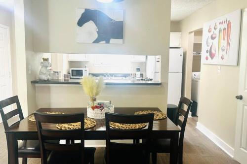 Cozy home with BBQ -5 min Braves in Smyrna (GA) Cozy home with BBQ -5 min Braves in Smyrna (GA)