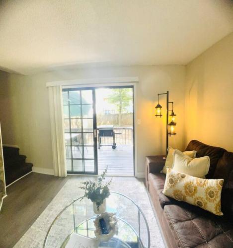 Cozy home with BBQ -5 min Braves in Smyrna (GA) Cozy home with BBQ -5 min Braves in Smyrna (GA)