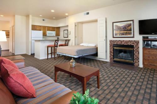 WM-Clear Lake-1BD nature - 1BD in Nice WM-Clear Lake-1BD nature - 1BD in Nice