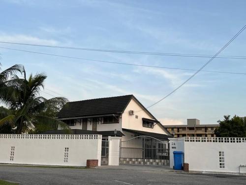 Exterior view, PUTIH Ipoh SaltWater Pool BBQ 5Bed4Bath 19pax near Elightened Heart Buddhist Exterior view, PUTIH Ipoh SaltWater Pool BBQ 5Bed4Bath 19pax near Elightened Heart Buddhist