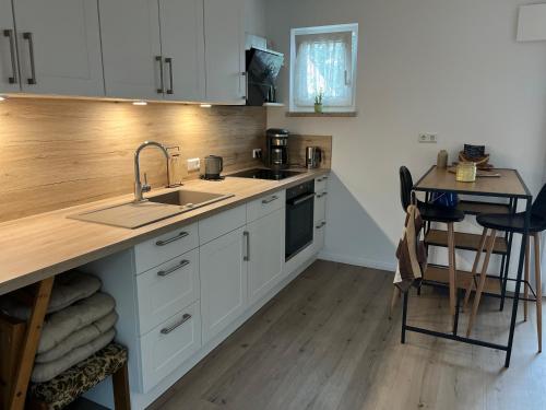 Κουζίνα, FeWo Brauel am Nordpfad Zevener Geest - Ruhige, moderne 2 Zimmer Wohnung, Ladestation, Parkplatz, Wl in Ζίβεν Κουζίνα, FeWo Brauel am Nordpfad Zevener Geest - Ruhige, moderne 2 Zimmer Wohnung, Ladestation, Parkplatz, Wl in Ζίβεν