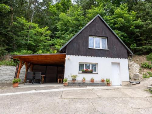 Holiday Home Zimořský domek by Interhome (Holiday Home Zimorsky domek by Interhome) in Libechov Holiday Home Zimořský domek by Interhome (Holiday Home Zimorsky domek by Interhome) in Libechov