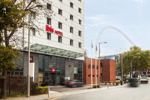 Entrance, Ibis London Wembley Hotel in Wembley Entrance, Ibis London Wembley Hotel in Wembley