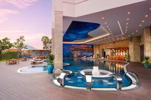 Swimming pool, TUI BLUE Tuy Hoa - Wellness & Retreat Hotel in Tuy Hòa (Phú Yên) Swimming pool, TUI BLUE Tuy Hoa - Wellness & Retreat Hotel in Tuy Hòa (Phú Yên)