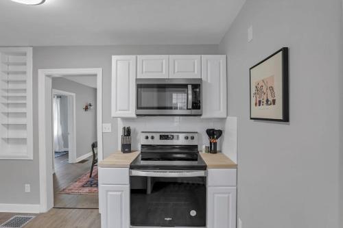 The Huron Charmer-4 BD and Yard in ฮิลล์ท็อป The Huron Charmer-4 BD and Yard in ฮิลล์ท็อป