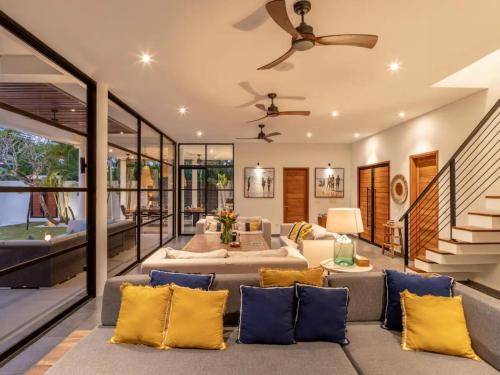 Stunning 5 BR Villa Berawa - 3 min to the beach