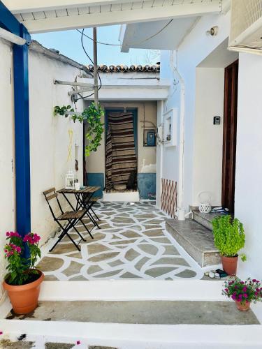 شرفة/ تراس, Άκρη του κόσμου (Ακρη του κοσμου) in Valeontades شرفة/ تراس, Άκρη του κόσμου (Ακρη του κοσμου) in Valeontades