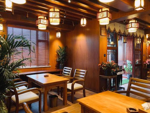 Food and beverages, Spirited Silky Inn in Dali Food and beverages, Spirited Silky Inn in Dali