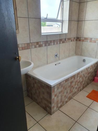 Ludinz Guest House, Self catering near Cape Town International Airport Ludinz Guest House, Self catering near Cape Town International Airport