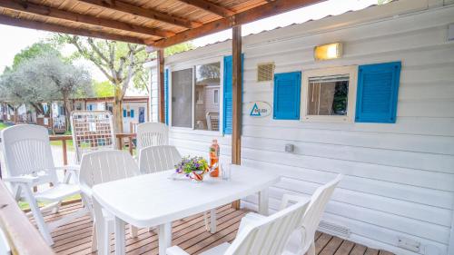 ระเบียง/ชานเรือน, Happy Camp Mobile Homes in Camping Karavomilos Beach in เคเฟาโลเนีย ระเบียง/ชานเรือน, Happy Camp Mobile Homes in Camping Karavomilos Beach in เคเฟาโลเนีย