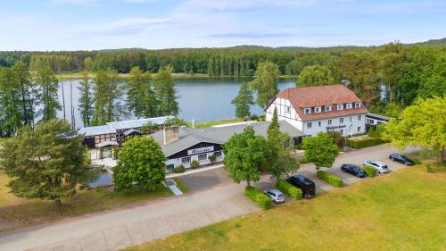 Зовнішній вигляд готелю, Seehotel Muhlenhaus in Хорін Зовнішній вигляд готелю, Seehotel Muhlenhaus in Хорін