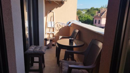 Erkély/terasz, Apartman NEMANJA in Vrnjacka Banja Erkély/terasz, Apartman NEMANJA in Vrnjacka Banja
