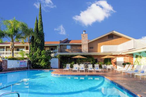 Best Western Plus Carriage Inn in Canoga Park Best Western Plus Carriage Inn in Canoga Park