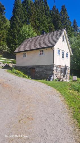 Kårhus på småbruk (Karhus pa smabruk) in Nordfjordeid Kårhus på småbruk (Karhus pa smabruk) in Nordfjordeid