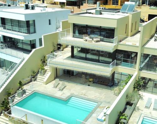 New, spacious villa with amazing views in Arroyo de La Miel New, spacious villa with amazing views in Arroyo de La Miel