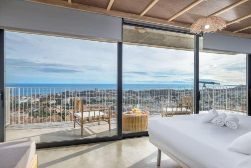 New, spacious villa with amazing views in Arroyo de La Miel New, spacious villa with amazing views in Arroyo de La Miel