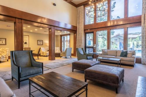 Lobby, Juniper Springs Resort in Mammoth Lakes Lobby, Juniper Springs Resort in Mammoth Lakes