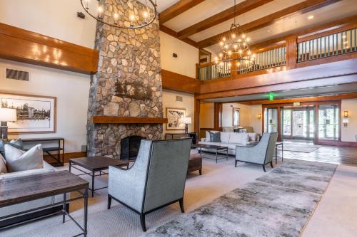 Lobby, Juniper Springs Resort in Mammoth Lakes Lobby, Juniper Springs Resort in Mammoth Lakes