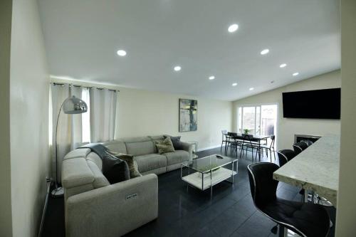 Facilities, Sunny San Diego, Entire home, Pool, Free Parking, BBQ, Pets allowed, family neighborhood! in Serra Mesa Facilities, Sunny San Diego, Entire home, Pool, Free Parking, BBQ, Pets allowed, family neighborhood! in Serra Mesa