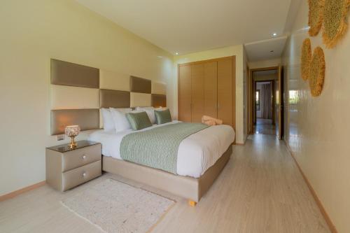 Luxury XL Appart Golf View Retreat Private Garden