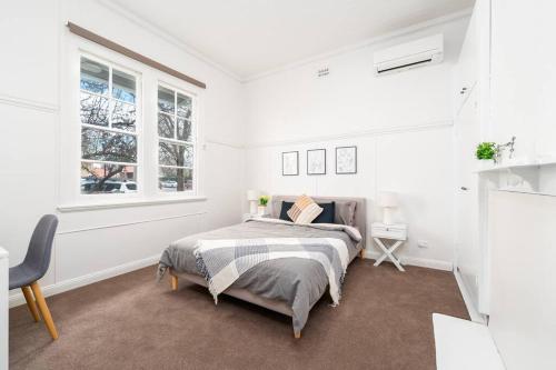 Popular Central Location King Bed The Repose in Armidale Popular Central Location King Bed The Repose in Armidale
