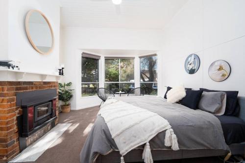 Popular Central Location King Bed The Repose in Armidale Popular Central Location King Bed The Repose in Armidale