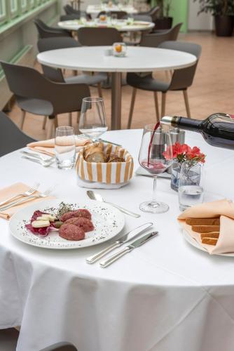 Hotel Delfino Lugano in مركز مدينة لوغانو Hotel Delfino Lugano in مركز مدينة لوغانو