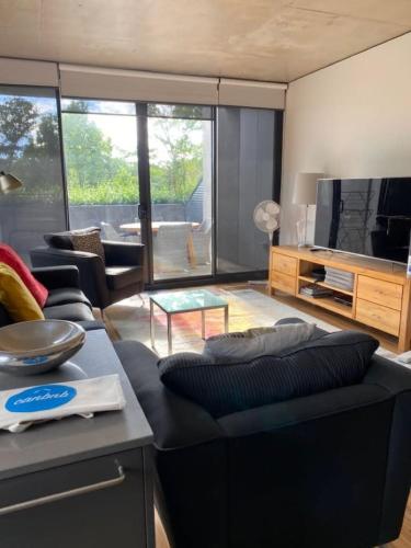 Modern Apartment - Prime Location with Heated Pool - Hosted by Canstay in لاينهام Modern Apartment - Prime Location with Heated Pool - Hosted by Canstay in لاينهام