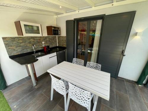 Kawan Bay Suites in Bas Vent Kawan Bay Suites in Bas Vent