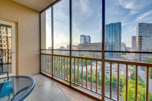 Downtown Atlanta Condo Walk to Arenas and Venues