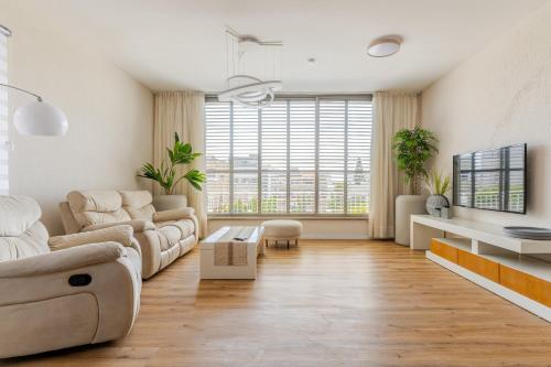 Near Beach, Wonderful Penthouse in Kiryat Yam Near Beach, Wonderful Penthouse in Kiryat Yam