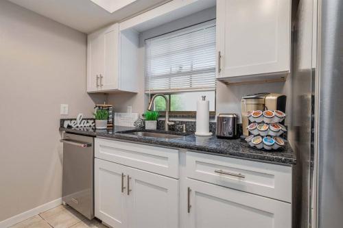 King Bed Suite, Fireside Hot Tub, Gameroom in Auburndale (FL) King Bed Suite, Fireside Hot Tub, Gameroom in Auburndale (FL)