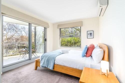 Uitzicht, Modern 2BR 2BA Apartment Close to City and ANU - Hosted by Canstay in Turner Uitzicht, Modern 2BR 2BA Apartment Close to City and ANU - Hosted by Canstay in Turner