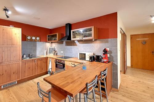 Konyha, Mirador montagnard - Appt vue montagne in Soultzeren Konyha, Mirador montagnard - Appt vue montagne in Soultzeren