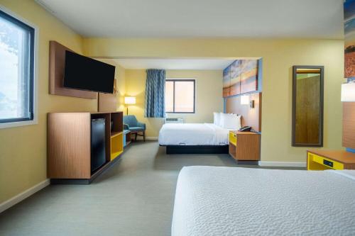 Days Inn & Suites by Wyndham Waterloo in Waterloo Days Inn & Suites by Wyndham Waterloo in Waterloo