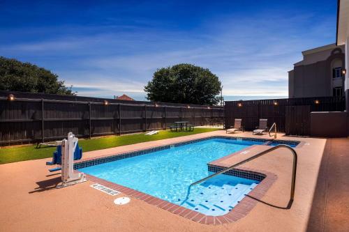 Úszómedence, Quality Inn Bastrop in Bastrop Úszómedence, Quality Inn Bastrop in Bastrop