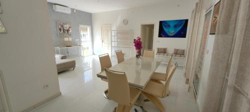Faciliteter, Modern 4BR Villa in Ngaparou Faciliteter, Modern 4BR Villa in Ngaparou