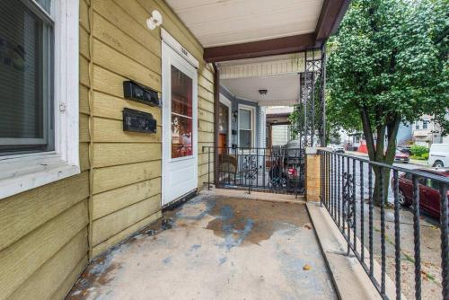 Happiness in Harrison in Harrison (NJ) Happiness in Harrison in Harrison (NJ)