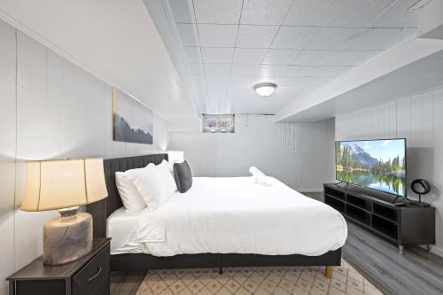 -- 2 King Beds & Free Parking -- Vintage Retreat -- Floyd's Freedom in مترو كينج ستريت -- 2 King Beds & Free Parking -- Vintage Retreat -- Floyd's Freedom in مترو كينج ستريت