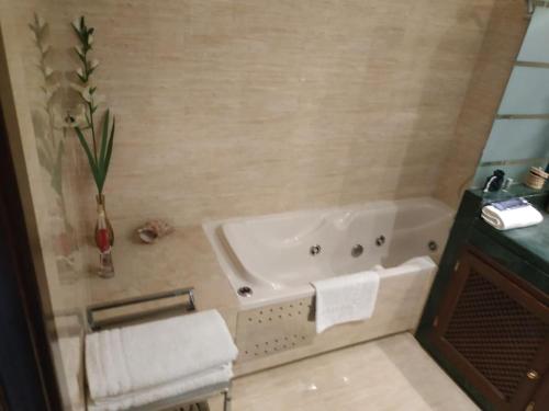 Luxury apartment with sea views, golf, gym, spa, 7 pools in Cala Golf Luxury apartment with sea views, golf, gym, spa, 7 pools in Cala Golf